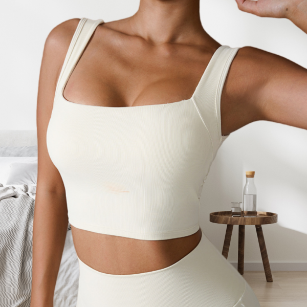 Lady’s cut-out gym vest after quick drying - Image 2