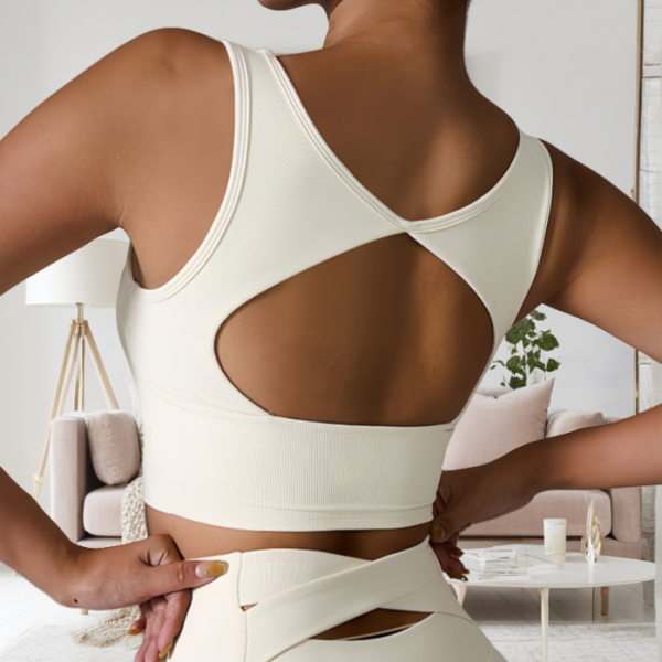 Lady’s cut-out gym vest after quick drying - Image 4
