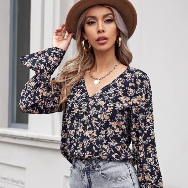 Lady’s V-neck chiffon floral top