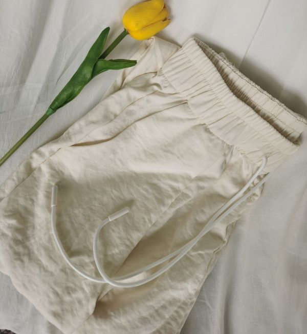 Lady’s slouchy pleated paper pants - Image 5