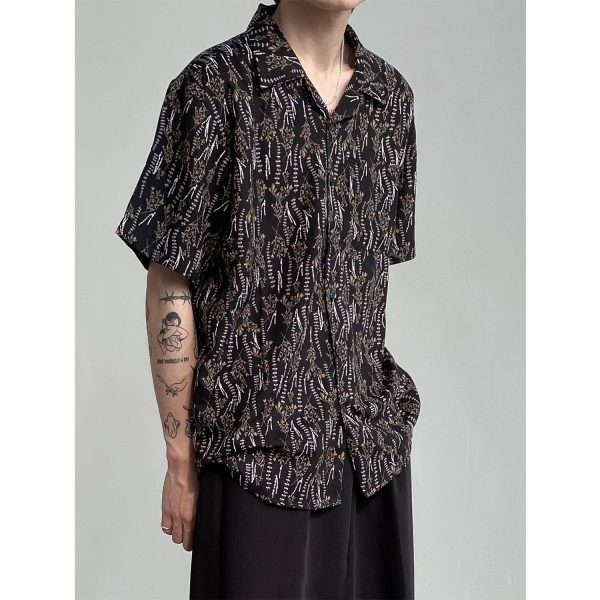 Vintage short sleeved floral shirt with design sense - Image 3