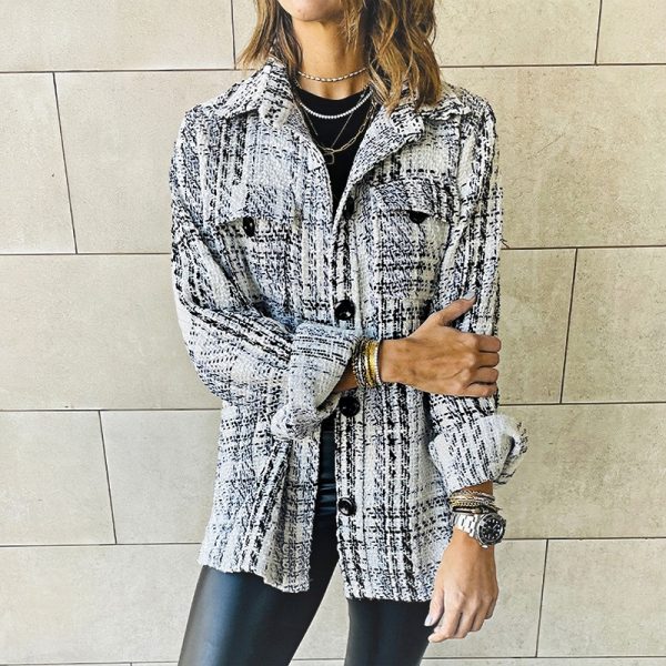 Collar loose button long sleeved jacket